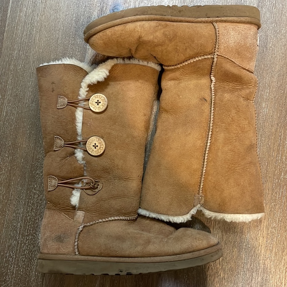 Ugg Bailey Triple Button Boot Very Comfy Size 8 - image 2